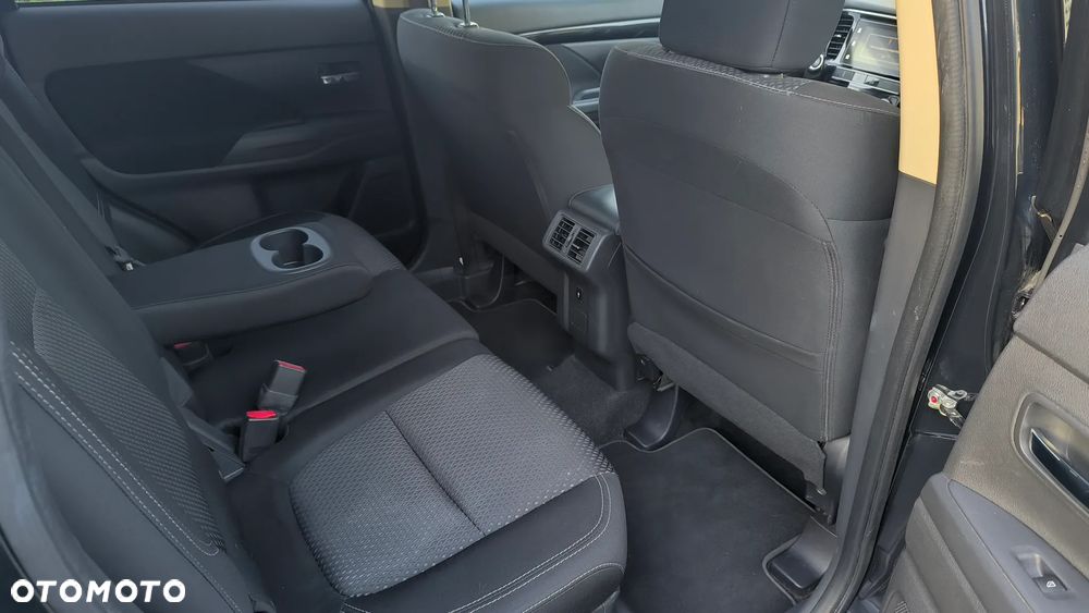 Mitsubishi Outlander 2.0 Instyle SDA 4WD CVT - 16