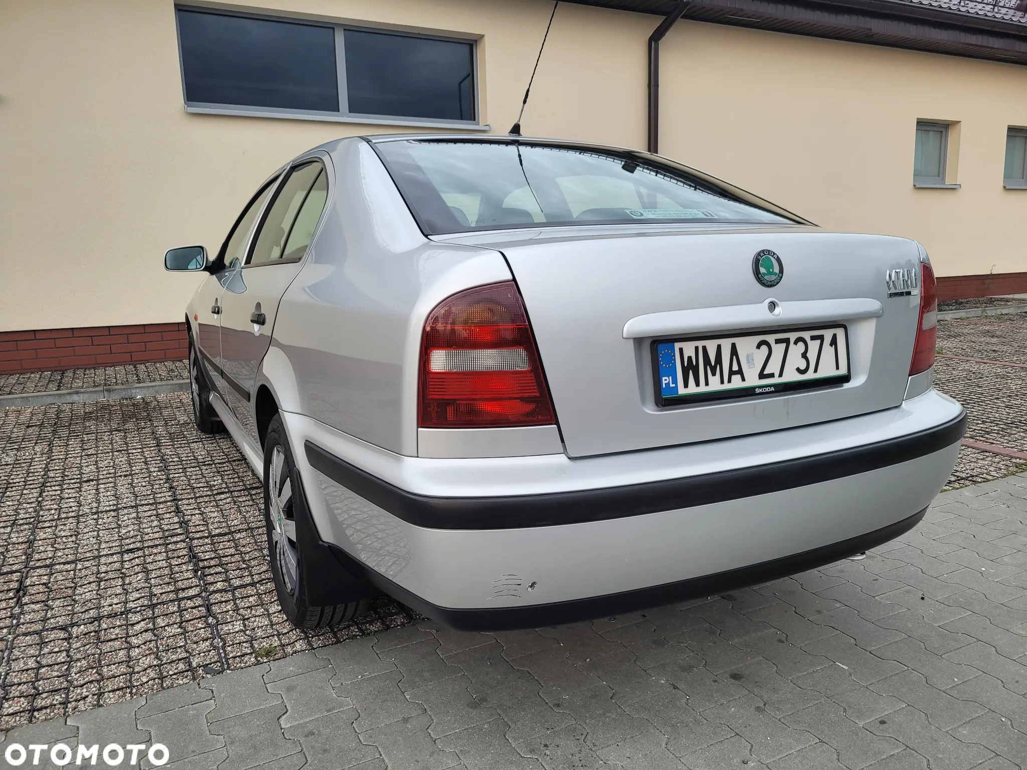 Skoda Octavia 1.6 GLX - 12