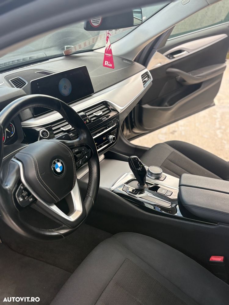 BMW Seria 5 520d AT MHEV - 37