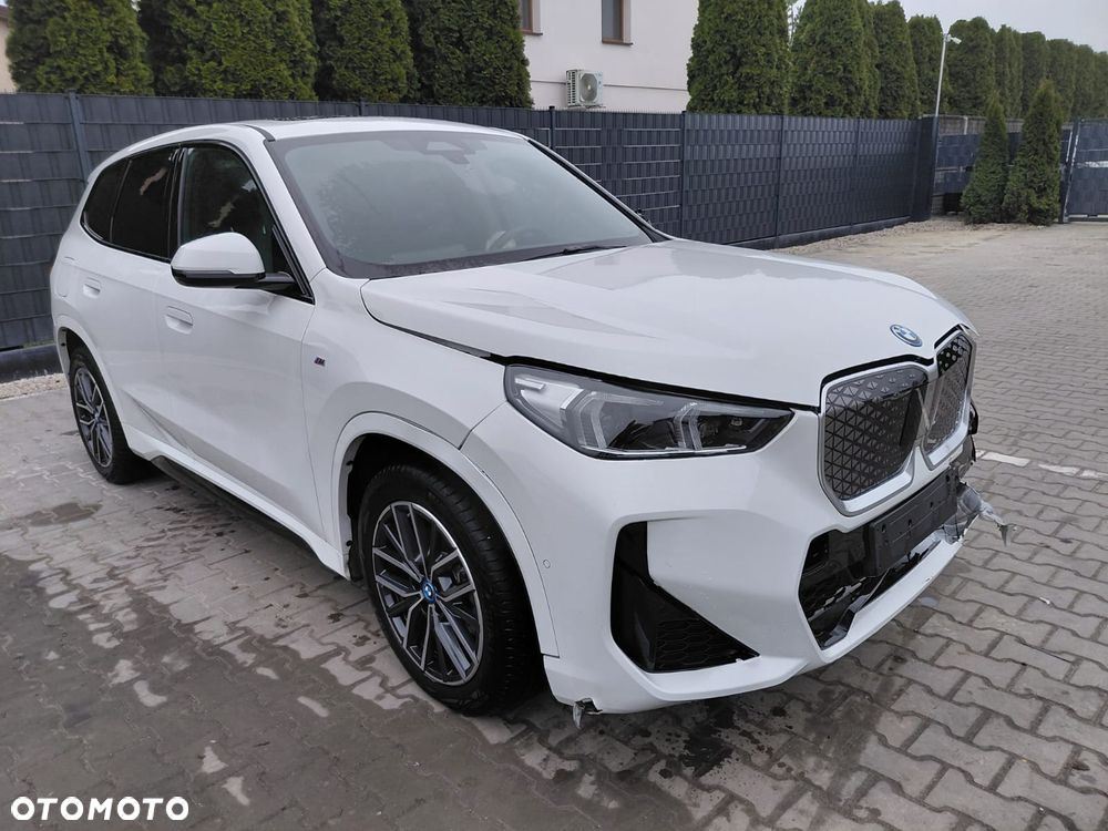 BMW iX1 - 2