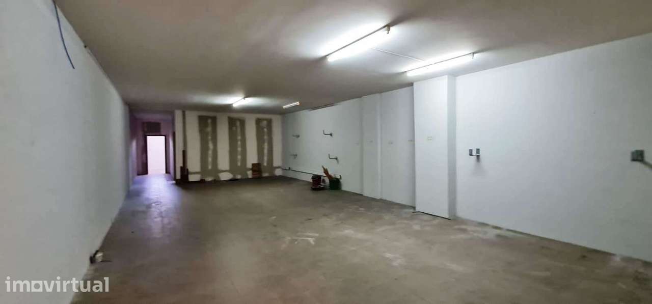 Armazém com 280 m² para Arrendamento em Lomar – Braga - Grande imagem: 2/23