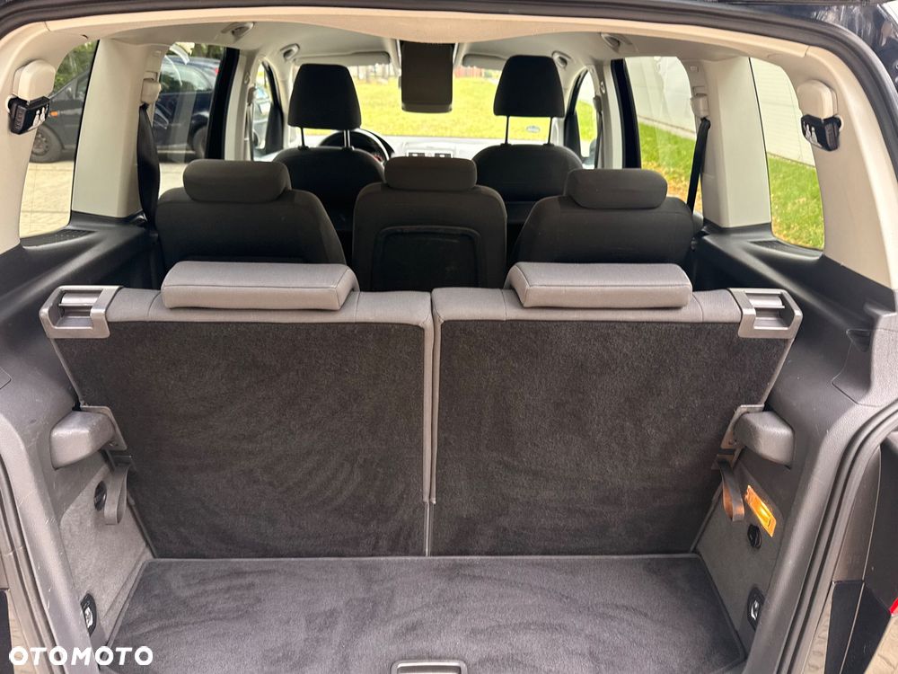 Volkswagen Touran - 24