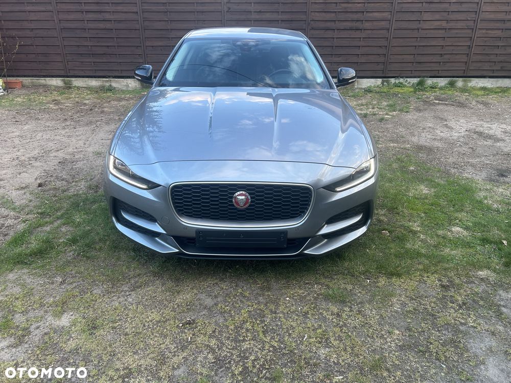 Jaguar XE 20d Prestige - 10