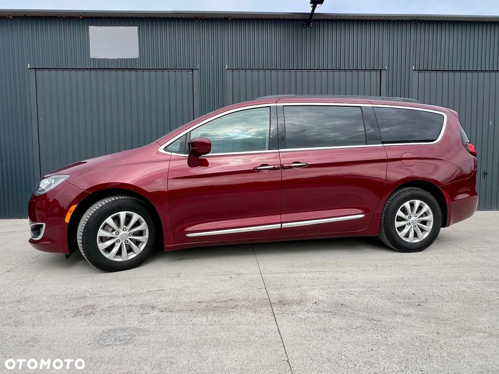 Chrysler Pacifica - 10
