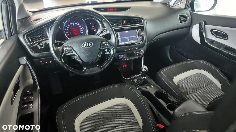 Kia Ceed 1.6 GDI Dream-Team Edition - 19