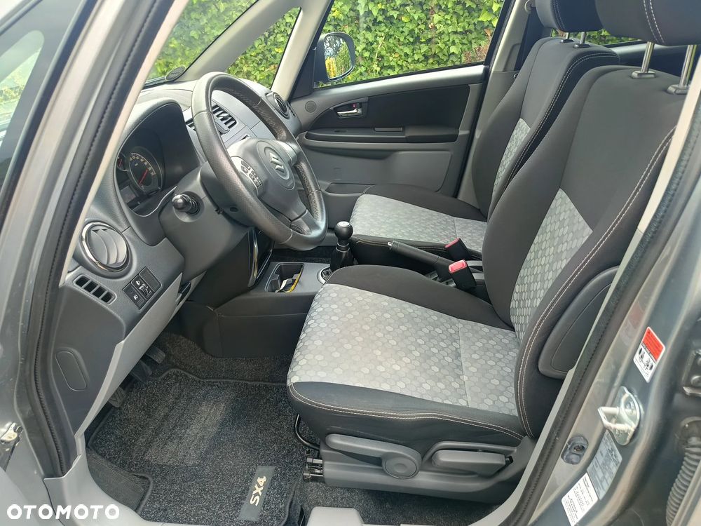 Suzuki SX4 1.6 Comfort Plus - 16