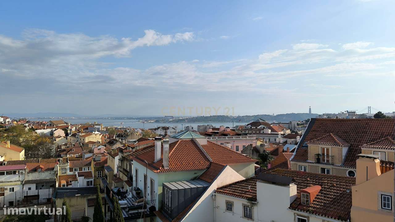 Arrendamento - T2+1 com vista deslumbrante sobre Lisboa e o Rio Tejo – - Grande imagem: 2/15