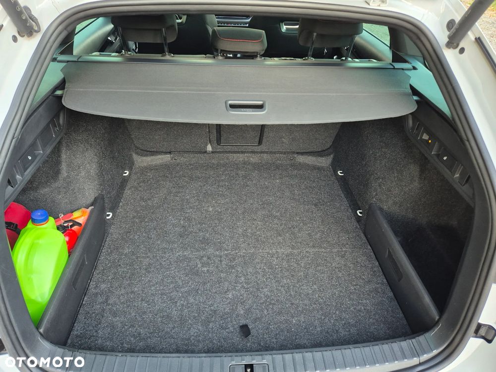Skoda Octavia Combi 2.0 TDI DSG RS - 30