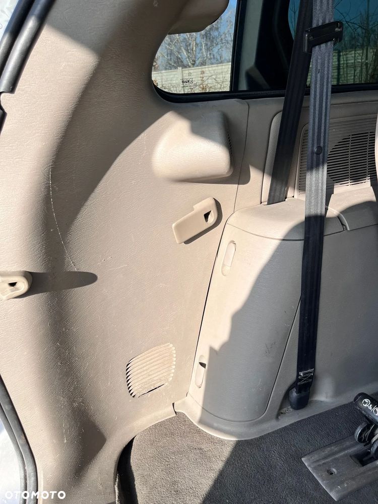 Chrysler Grand Voyager 3.3L Limited - 30