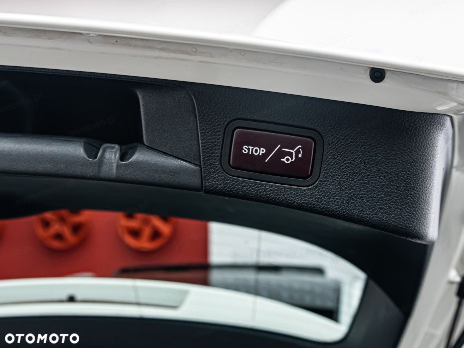 Mercedes-Benz Klasa C 300 9G-TRONIC - 31