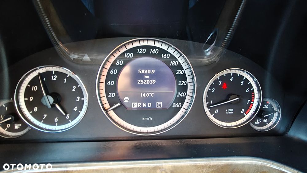 Mercedes-Benz Klasa E 200 CGI BlueEFFICIENCY Automatik Elegance - 8