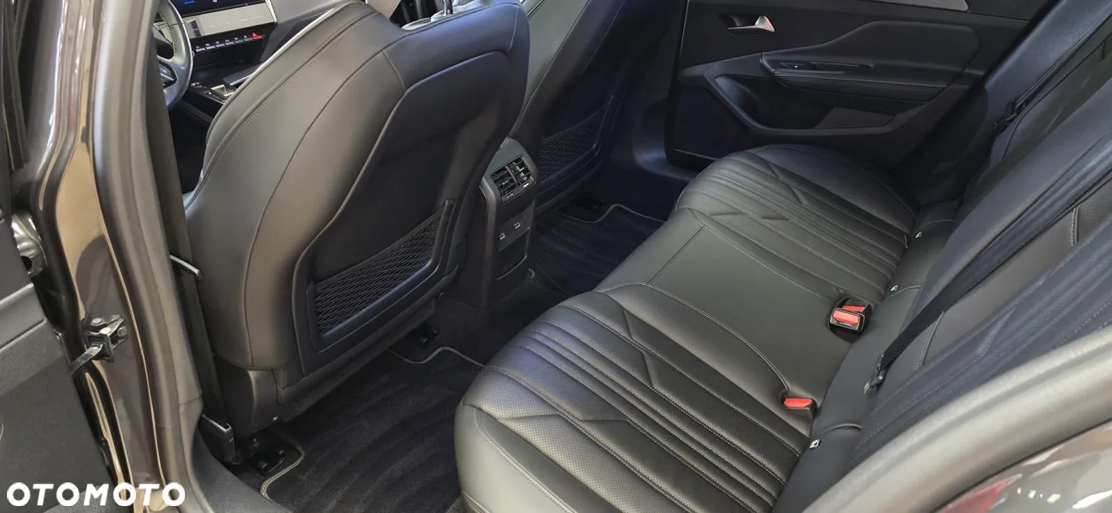 Peugeot 408 1.6 Plug-In Hybrid 225 GT EAT8 - 26