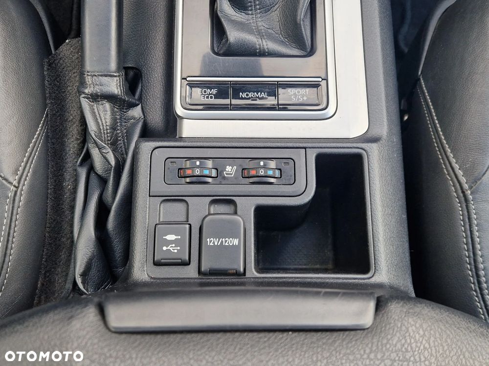 Toyota Land Cruiser - 35