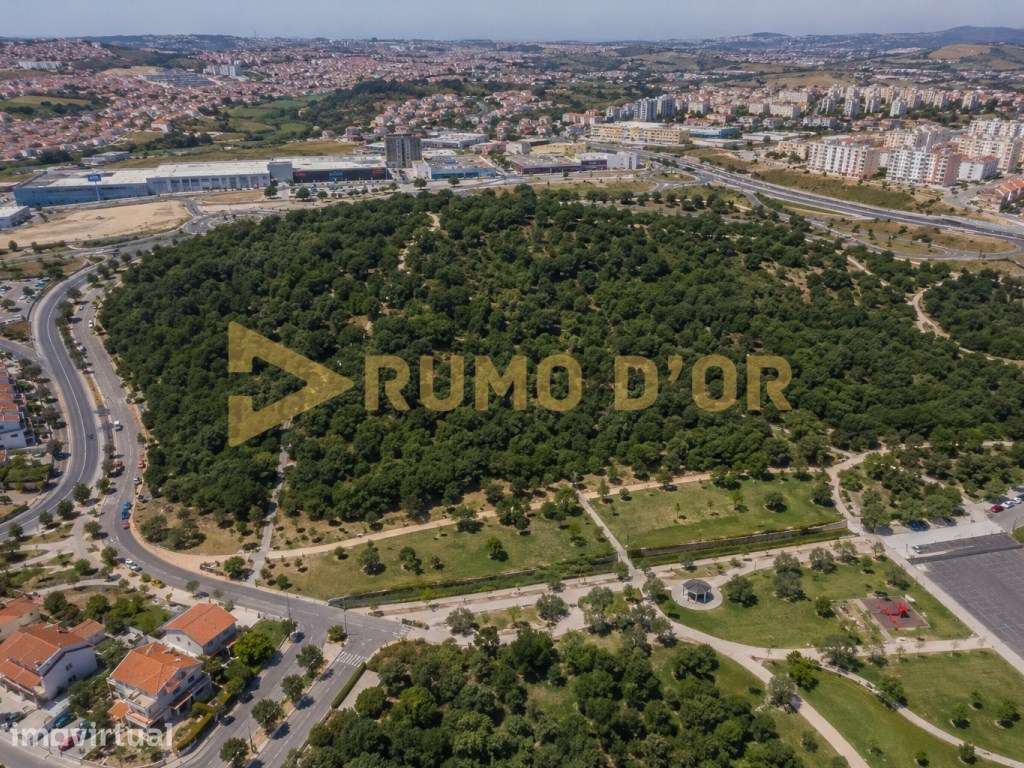 Moradia T4 Nova em Vialonga Junto à Mata do Paraíso Conclusão Previ... - Grande imagem: 5/5