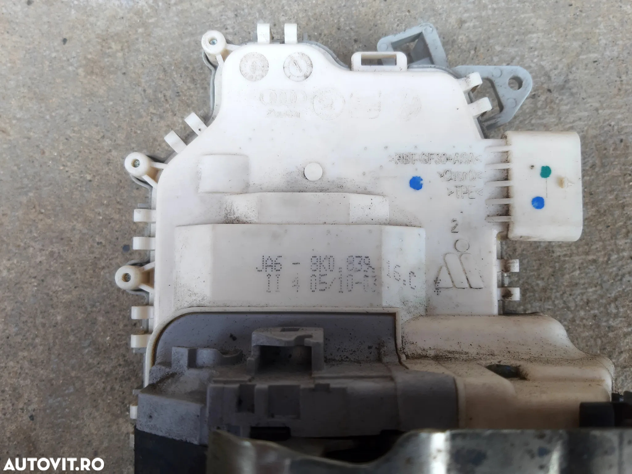 Incuietoare dreapta spate AUDI A4 B8 / A5 cod 8K0839016C - 2