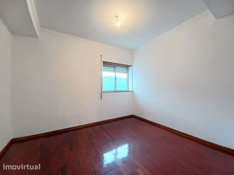 Apartamento T3 para arrendar com garagem e elevador - Mira de Aire - Grande imagem: 3/12