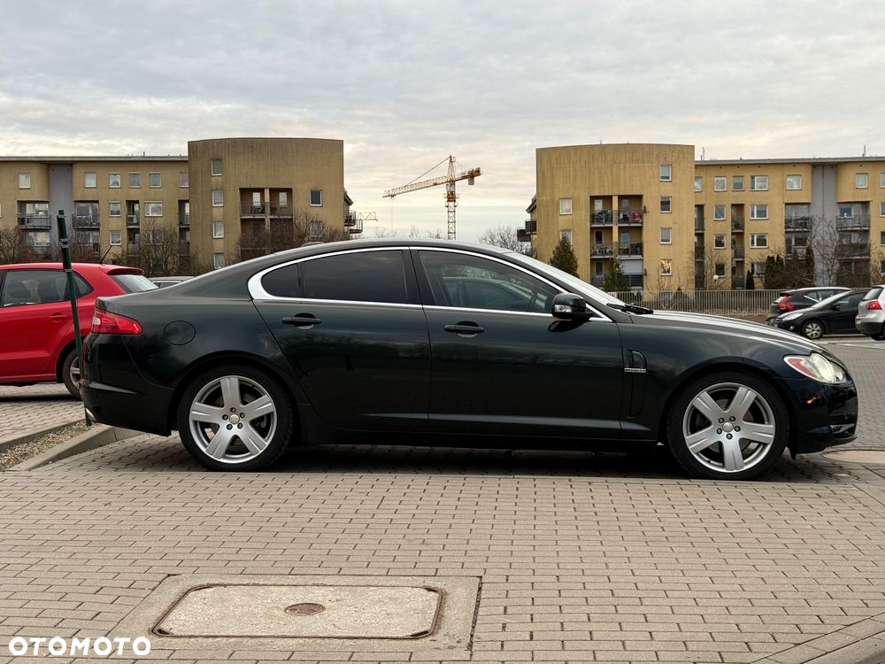 Jaguar XF 2.7 V6 D Luxury - 4