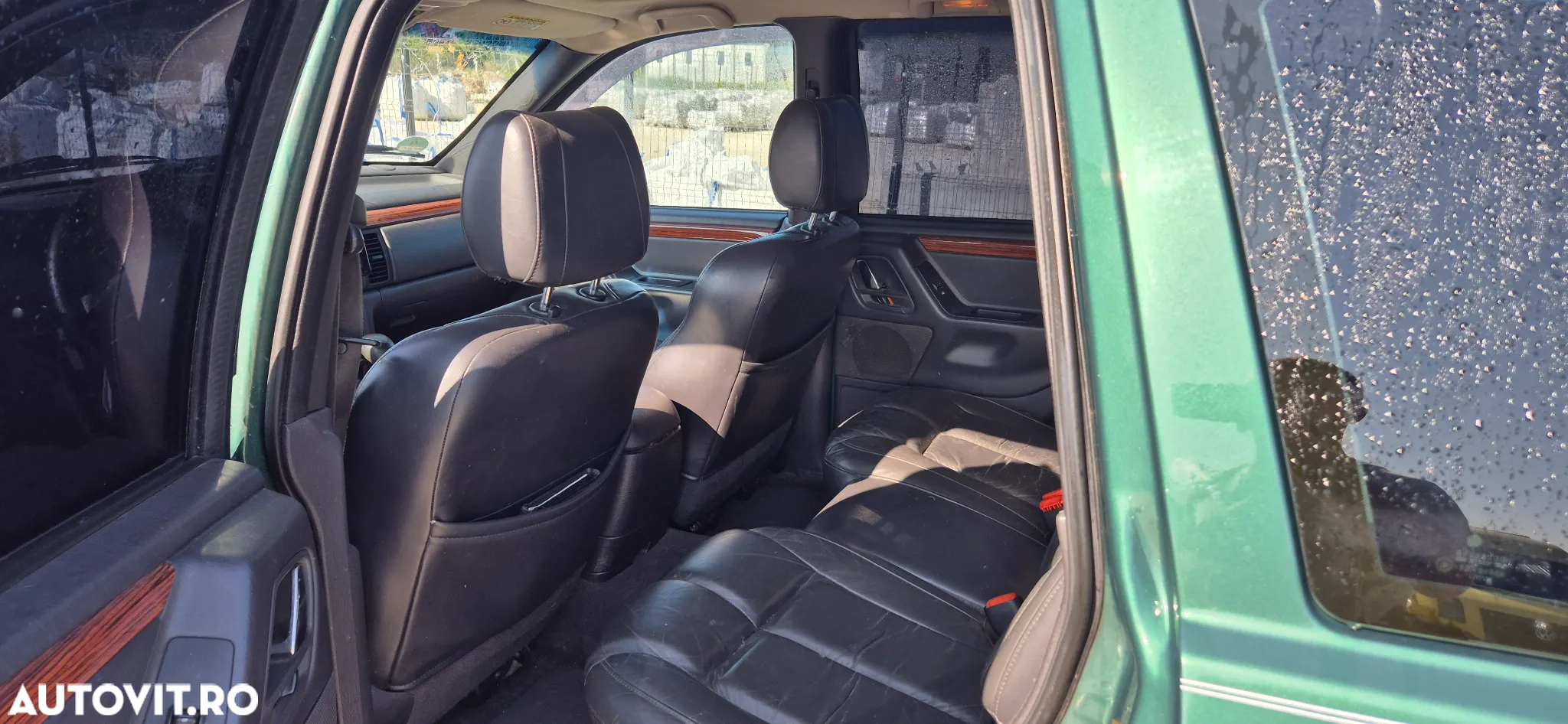 Jeep Grand Cherokee - 12