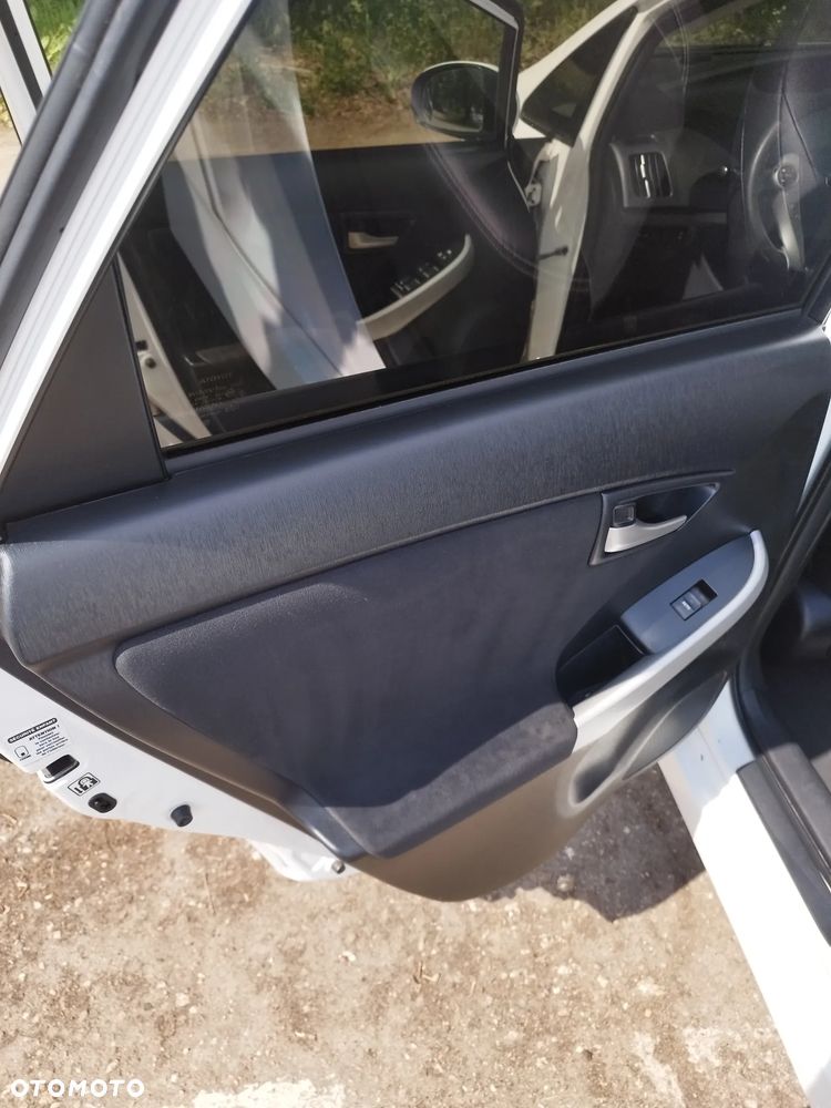 Toyota Prius 1.8 HSD Active - 8