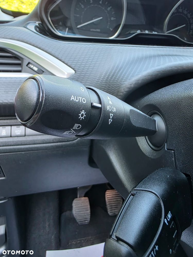 Peugeot 2008 PureTech 110 Stop&Start Allure - 23