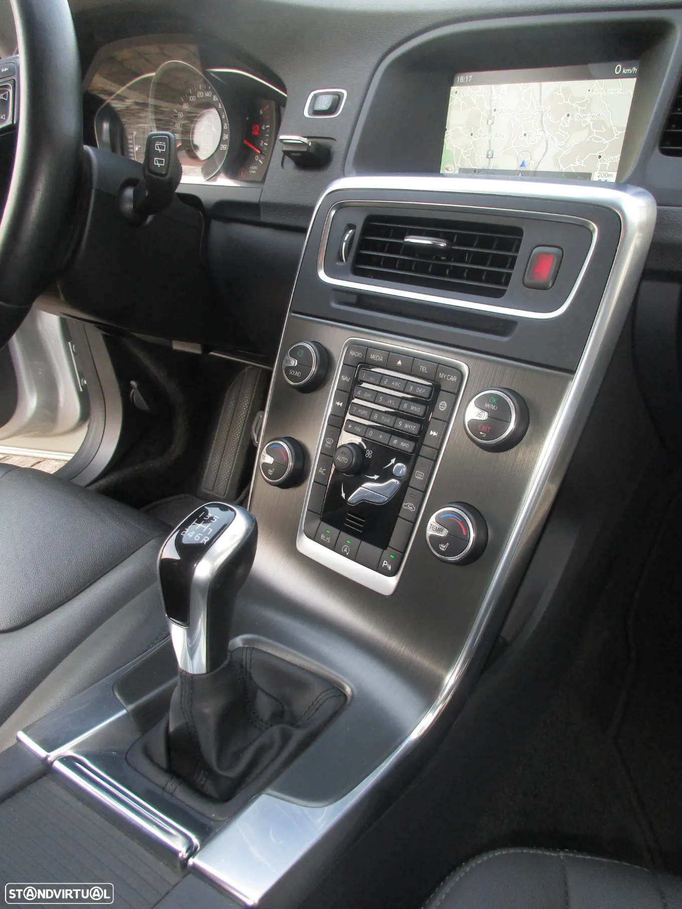 Volvo V60 2.0 D4 Momentum - 46