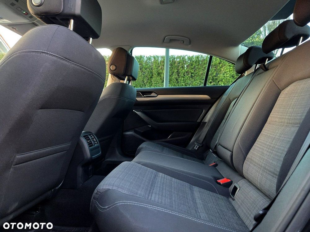 Volkswagen Passat 2.0 TDI SCR Highline DSG - 12