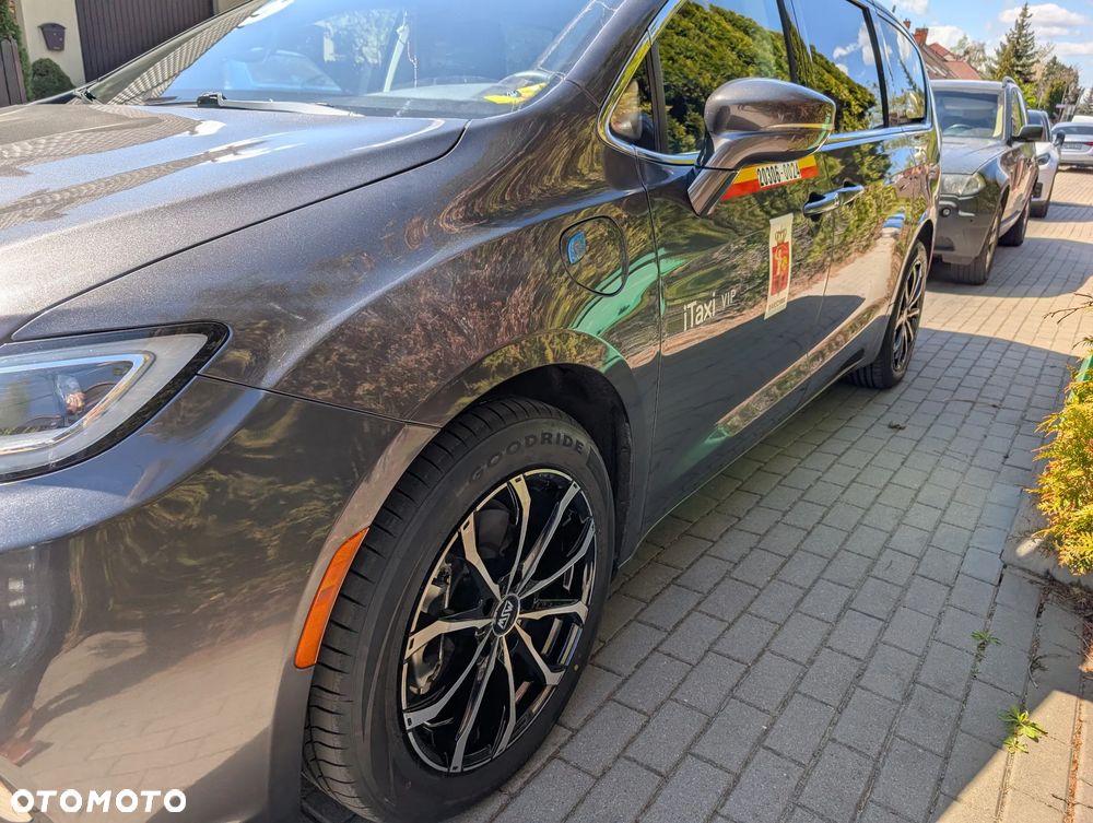 Chrysler Pacifica - 22