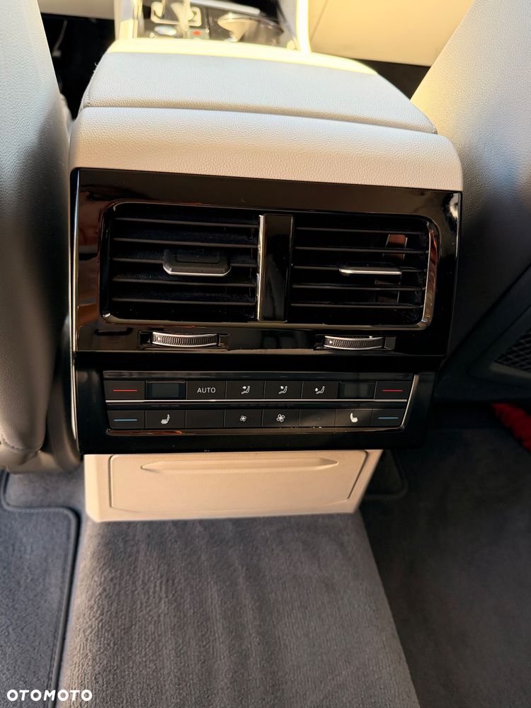 Volkswagen Touareg - 13