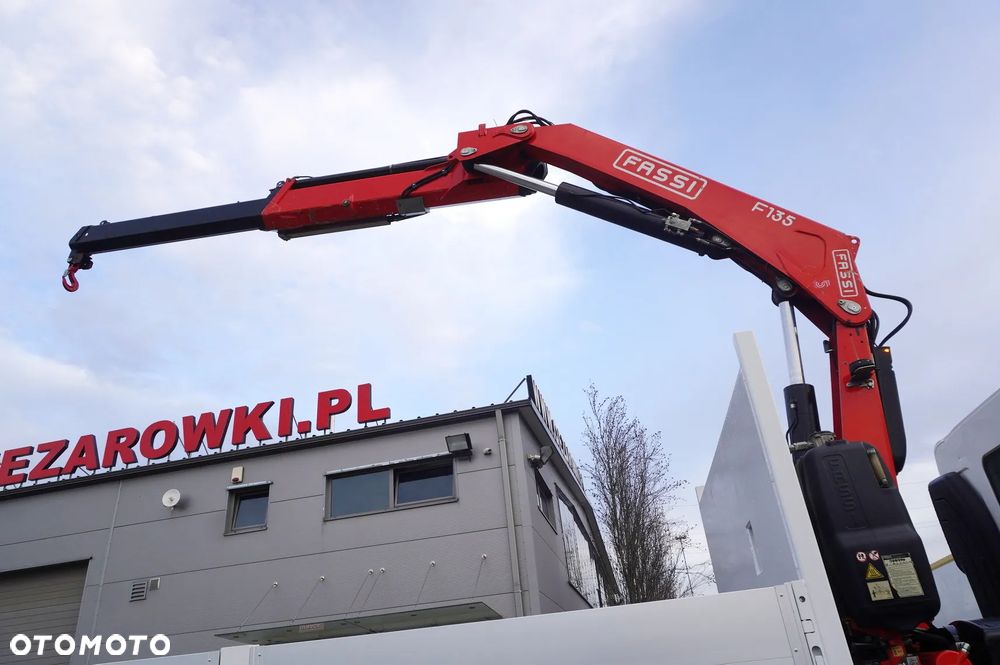 Renault C320 P4x2 E6 / HDS Fassi 5,6 t / Zasięg 8 m / Platforma 15 EPAL - 18