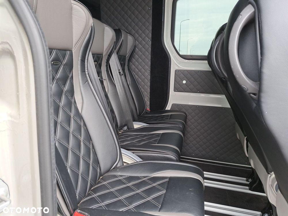 Volkswagen Crafter LIFT zabudowa brygadowa 8 miejsc - 19