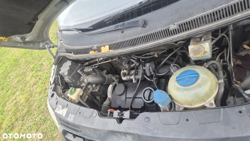 Volkswagen TRANSPORTER T5 - 22
