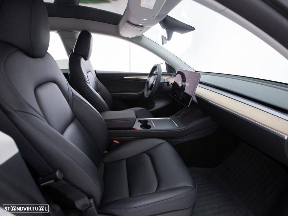 Tesla Model Y Long Range Dual Motor AWD - 11