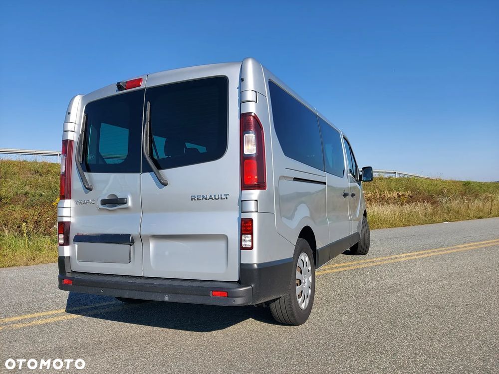 Renault Trafic SpaceClass 2.0 dCi - 11