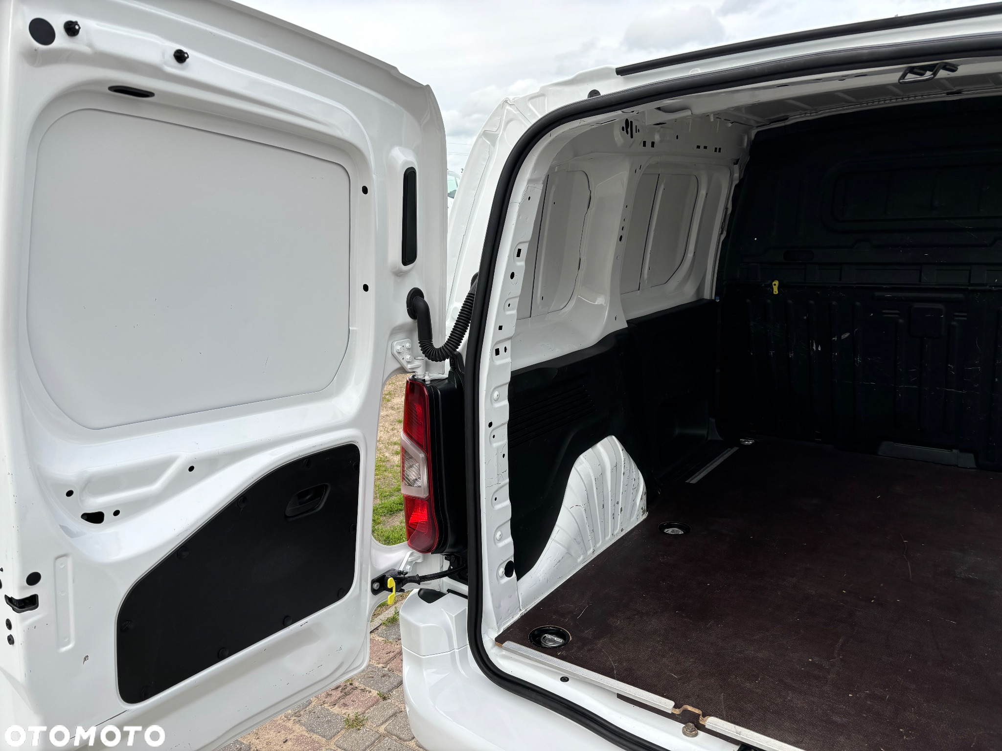 Opel COMBO - 16