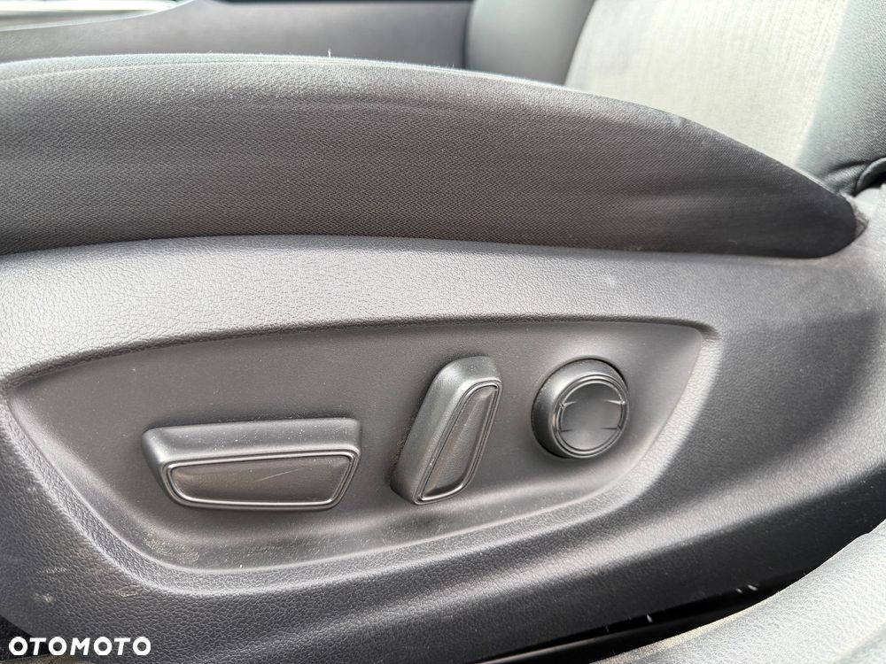 Toyota Camry 2.5 Hybrid Comfort CVT - 29