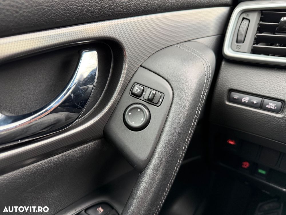 Nissan Qashqai 1.6 DCI Xtronic TEKNA+ - 27