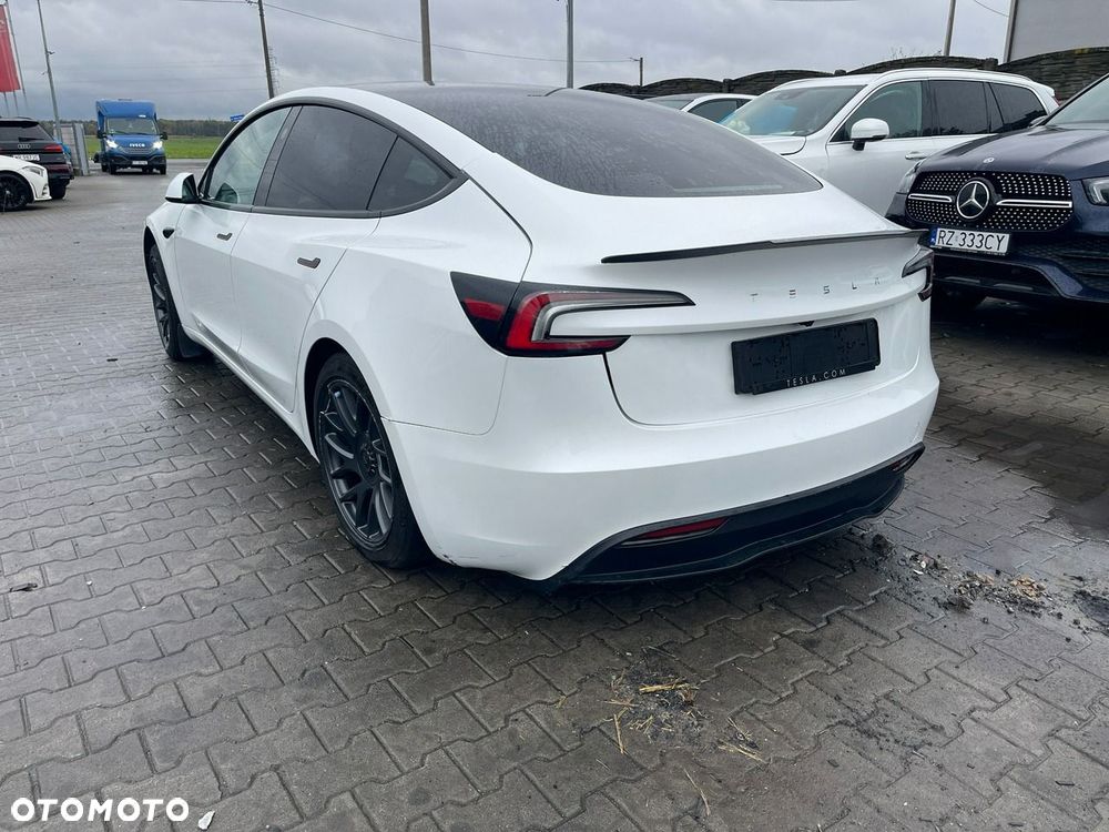 Tesla Model 3 - 3