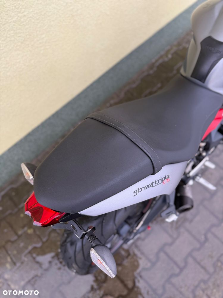 Triumph Street Triple - 13