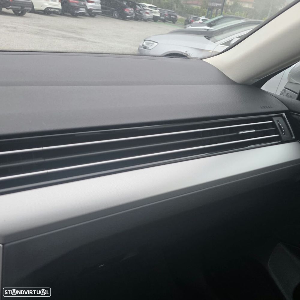 VW Passat 2.0 TDI Confortline - 28