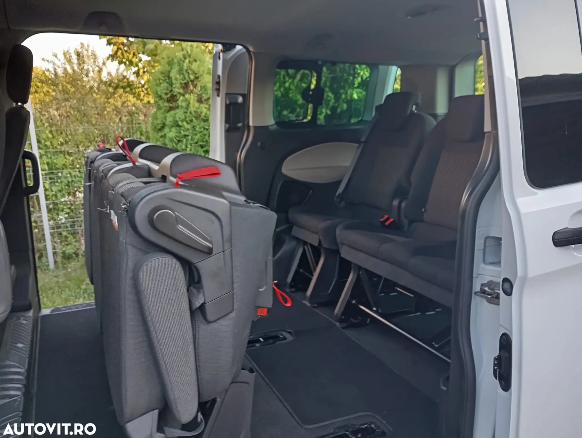 Ford Tourneo Custom Bus 320 2.0 EcoBlue 130 CP L1H1 Trend - 2