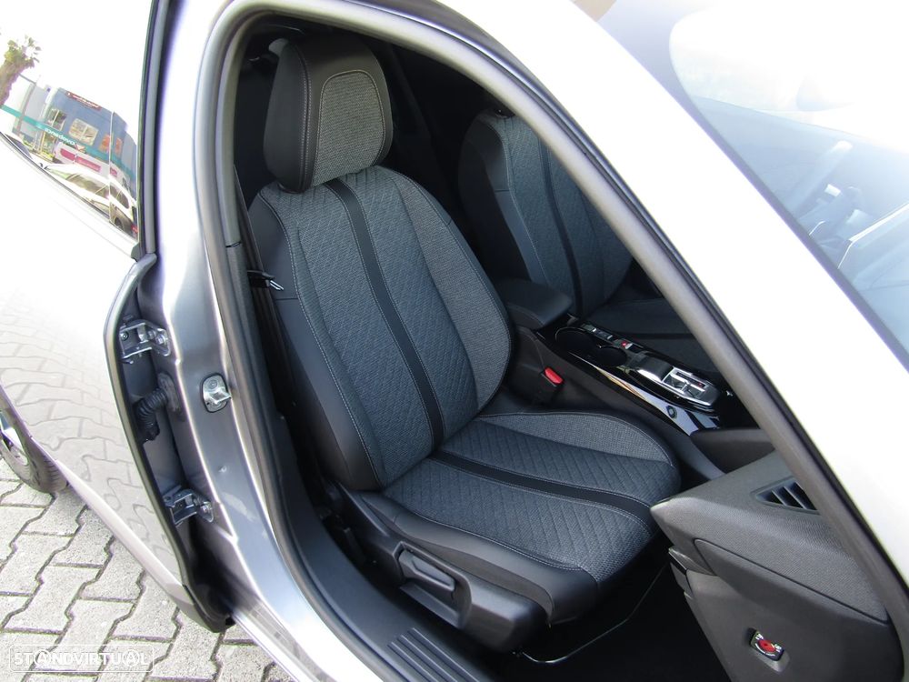 Peugeot 2008 1.5 BlueHDi Allure Pack EAT8 - 22