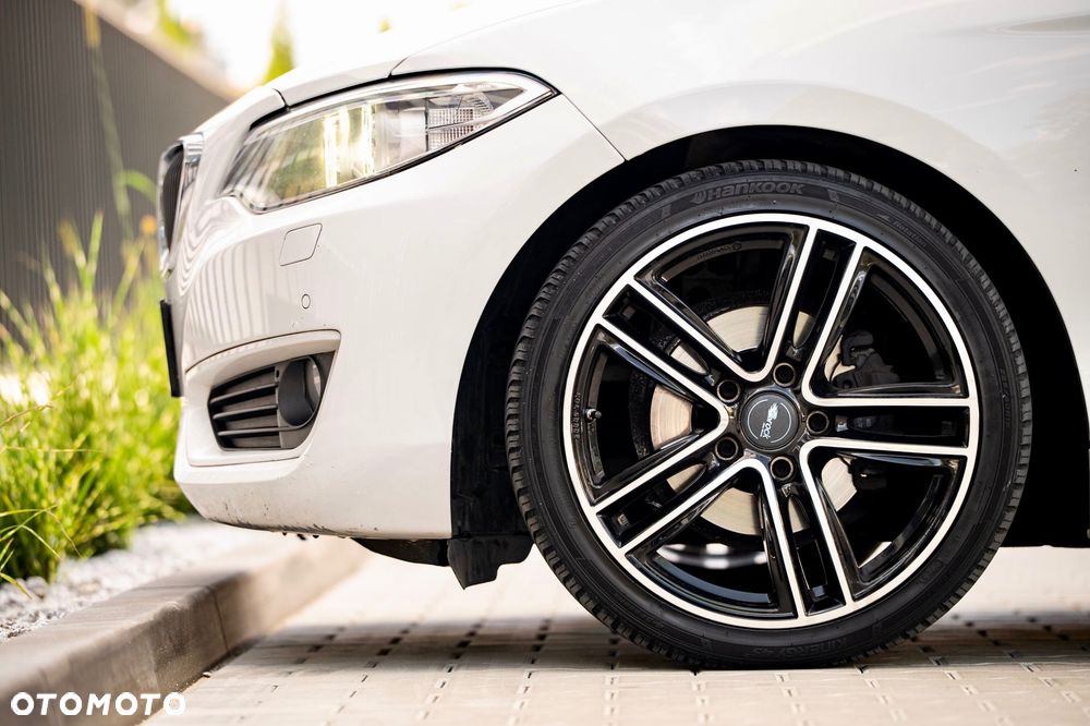 BMW Seria 2 218d - 15