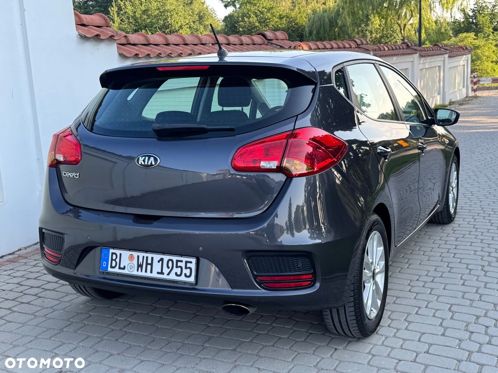 Kia Ceed - 34