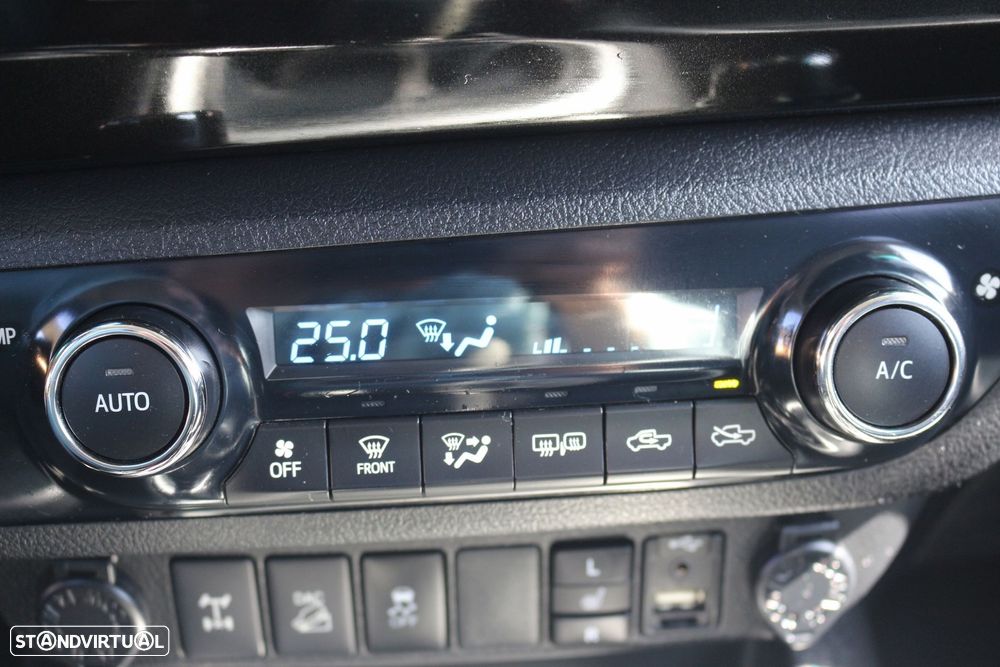 Toyota Hilux 2.4 D-4D 4WD Tracker - 28