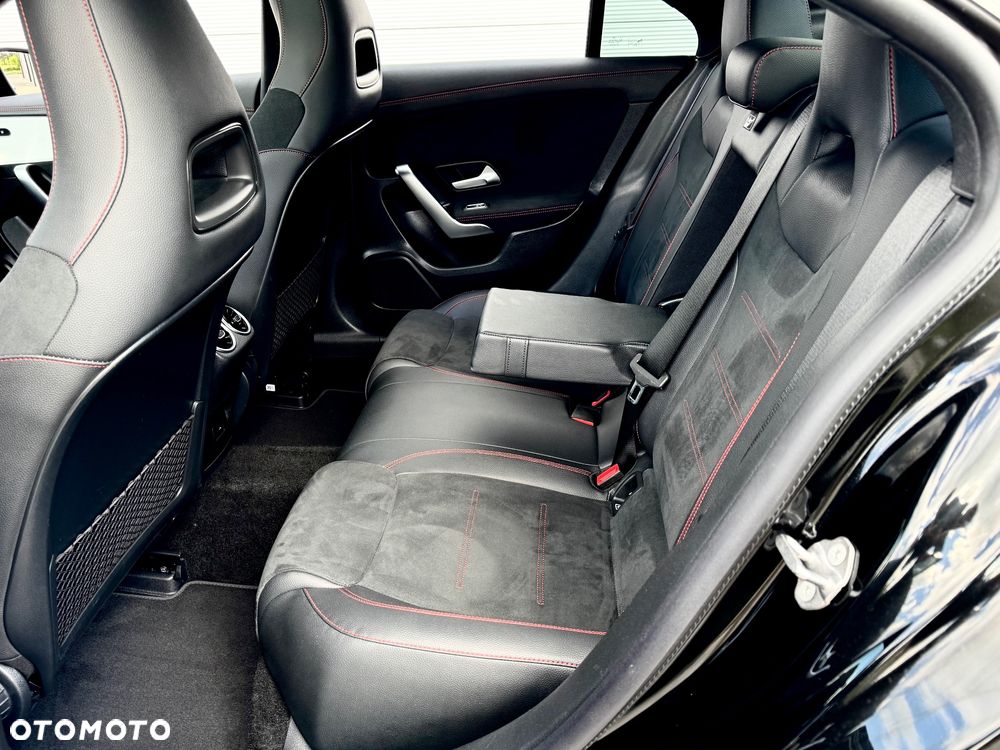 Mercedes-Benz CLA 200 7G-DCT Edition AMG Line - 29
