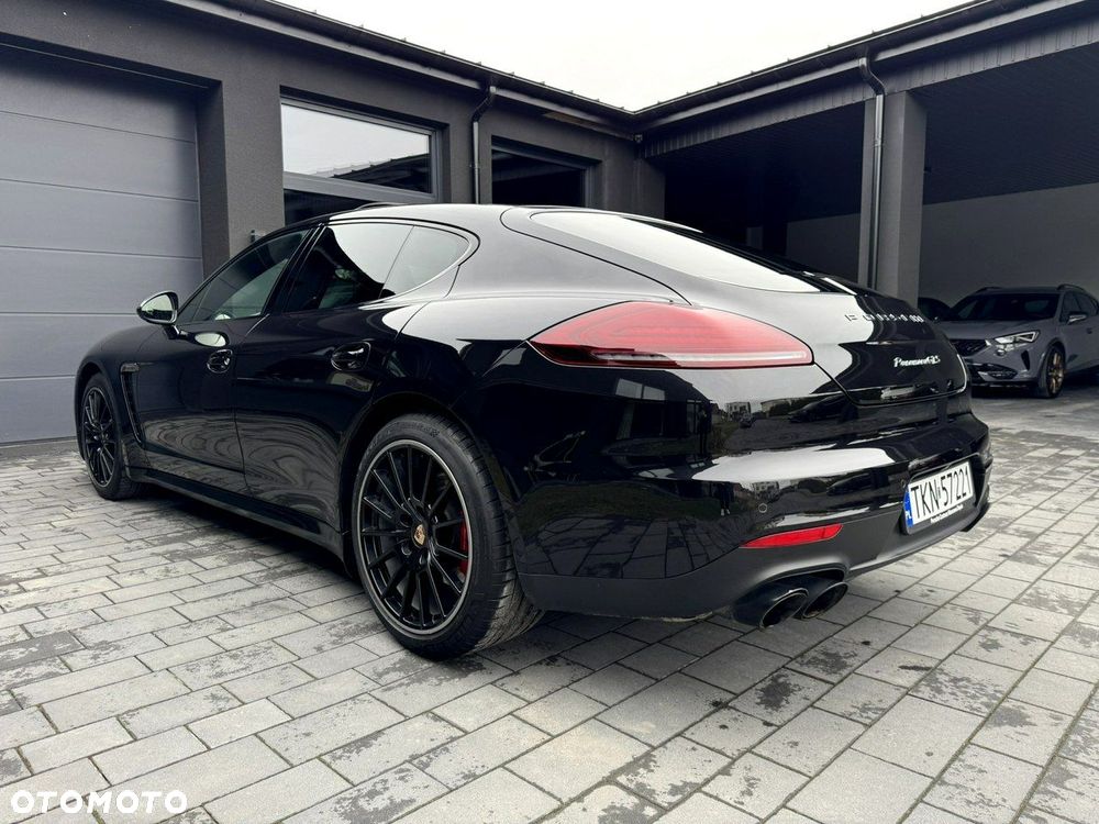 Porsche Panamera - 40