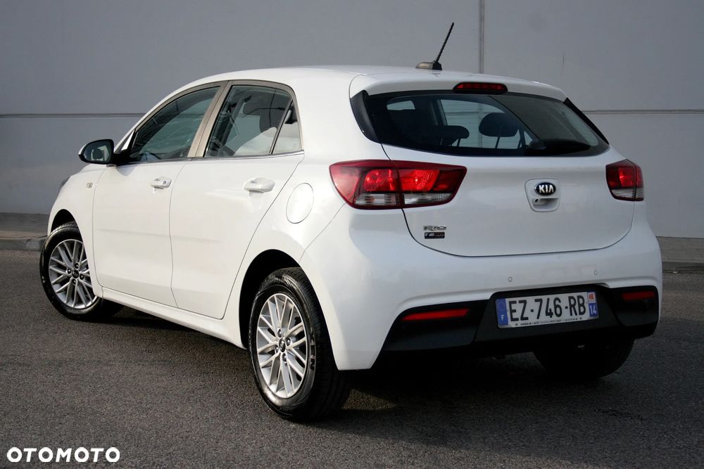 Kia Rio 1.2 M - 10