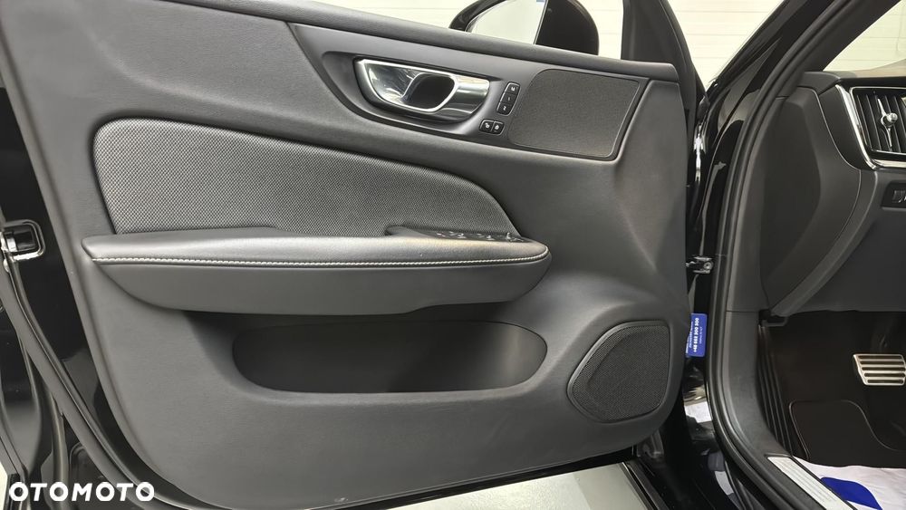 Volvo V60 B4 D R-Design - 12