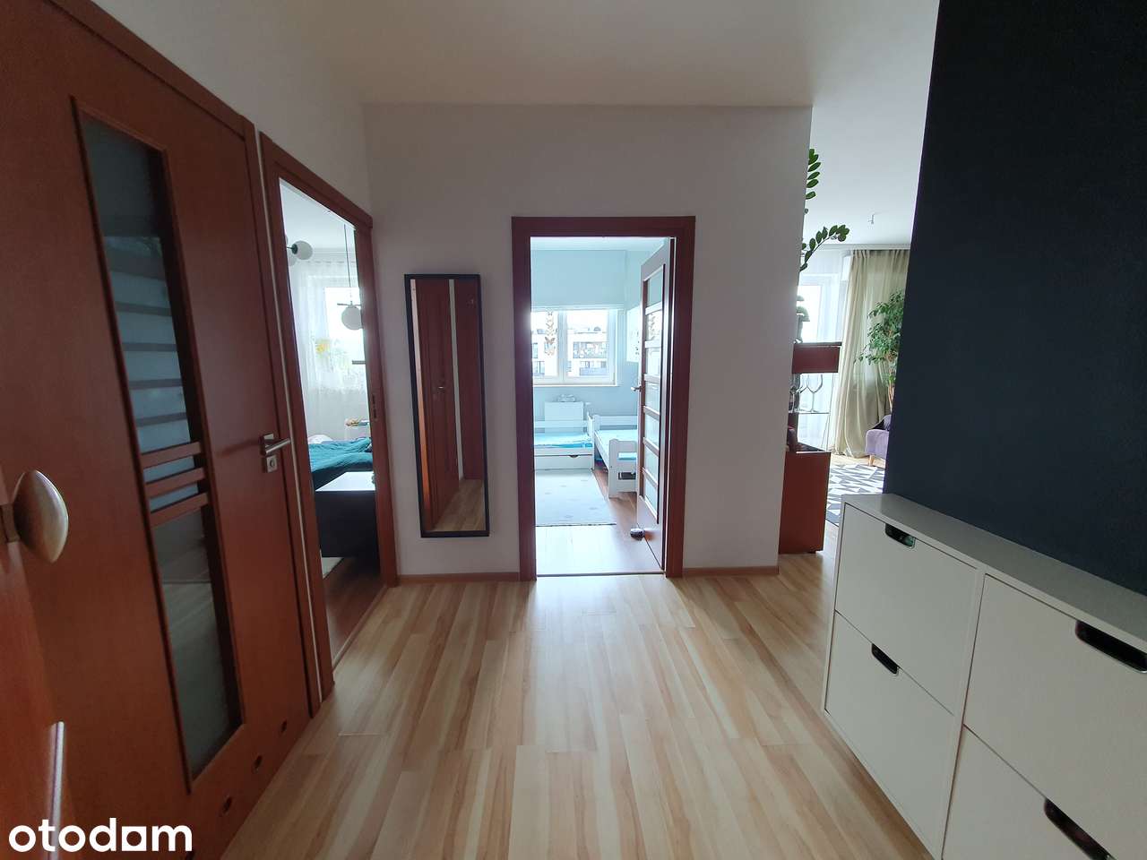 Przestronne mieszkanie, 3 pokoje, z balkonem, garaż.