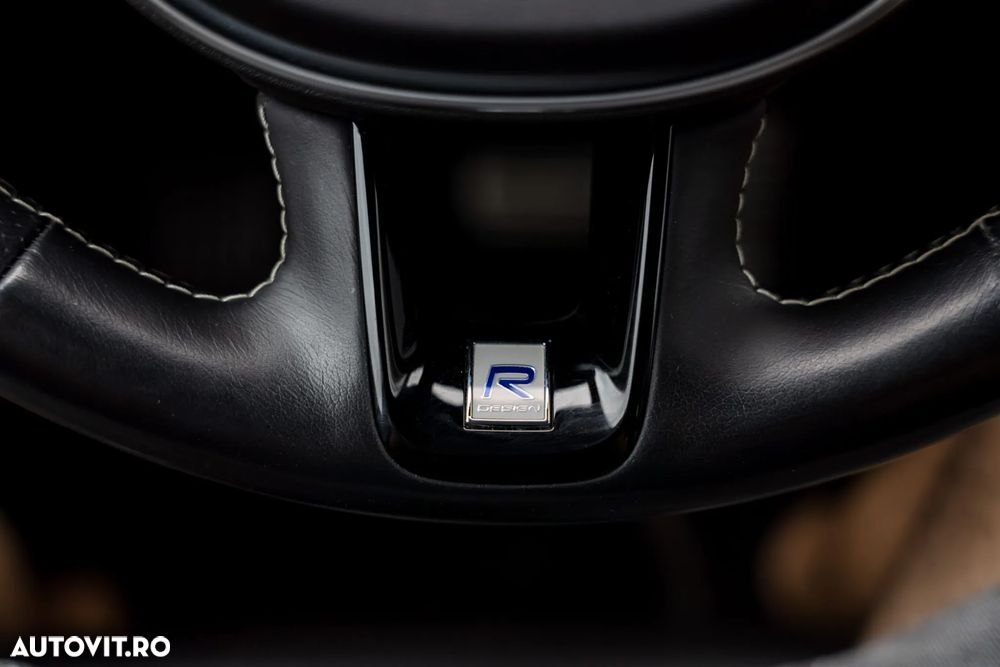 Volvo XC 90 D5 AWD Geartronic RDesign - 28